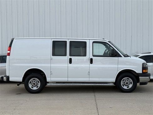 Used 2024 GMC Savana 2500 w/ Driver Convenience Package image 3