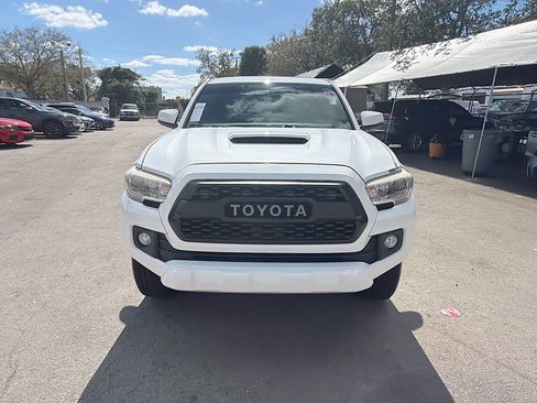 Used 2016 Toyota Tacoma TRD Sport w/ Premium & Technology Package image 2