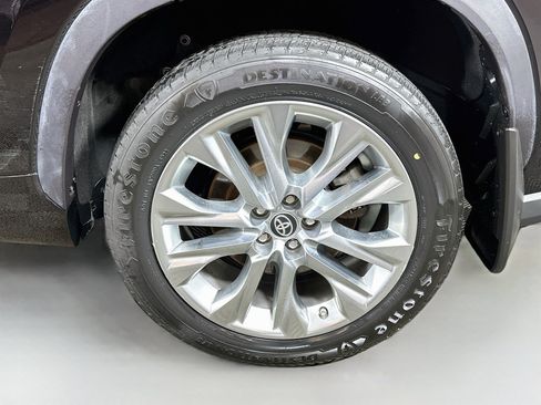 Certified 2020 Toyota Highlander Limited AWD/4WD image 32