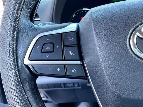 Used 2022 Toyota Sienna XLE image 22