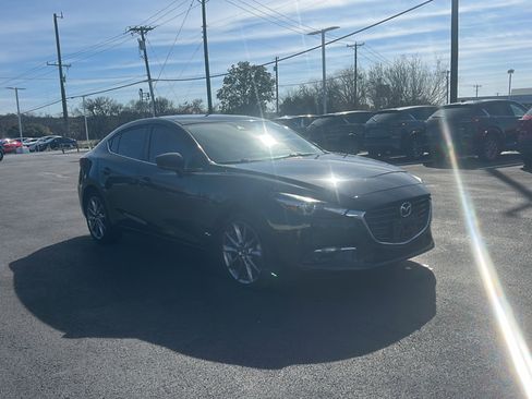 Used 2018 MAZDA MAZDA3 Grand Touring image 3