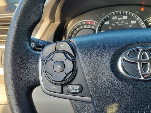 Used 2013 Toyota Camry LE image 21