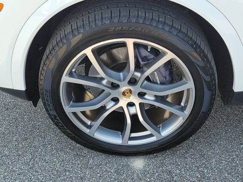 Certified 2022 Porsche Cayenne S AWD/4WD image 14