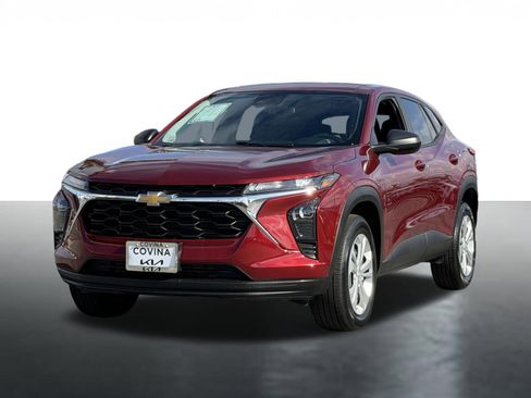Used 2024 Chevrolet Trax LS FWD image 4