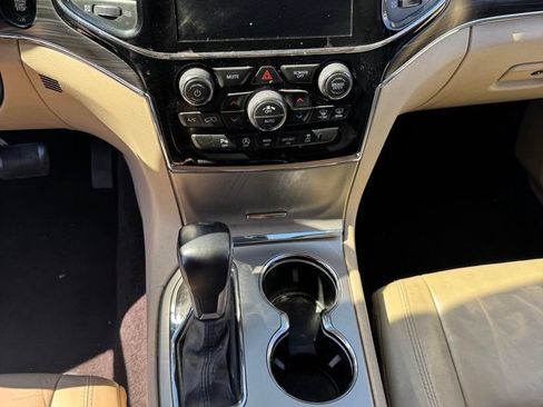 Used 2019 Jeep Grand Cherokee Limited AWD/4WD image 32