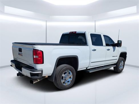 Used 2019 GMC Sierra 3500 Denali image 3