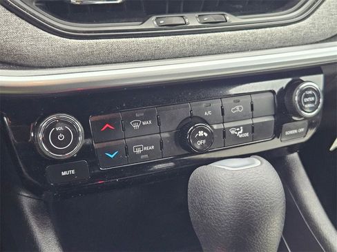 Certified 2025 Jeep Compass Sport image 27