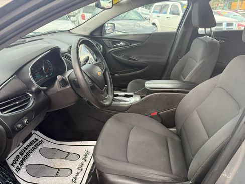 Used 2017 Chevrolet Malibu LT FWD image 10
