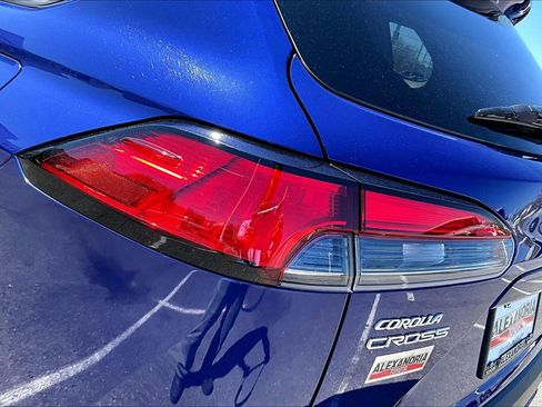 Used 2024 Toyota Corolla Cross XLE image 27