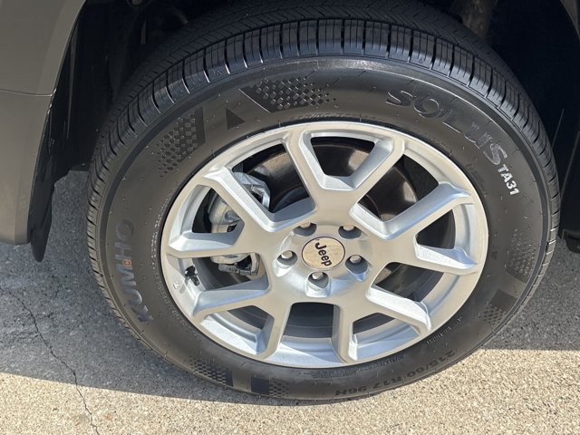 Used 2022 Jeep Renegade Latitude AWD/4WD image 13