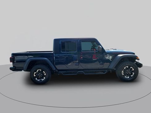 Used 2025 Jeep Gladiator Rubicon w/ Convenience Group AWD/4WD image 2