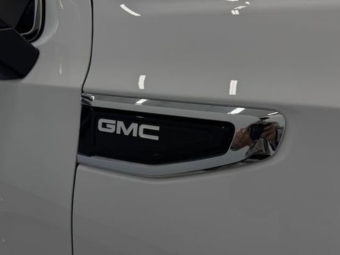 Used 2024 GMC Yukon SLT w/ SLT Luxury Package image 39