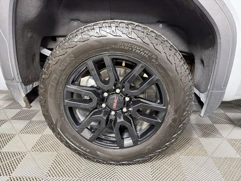 Used 2024 GMC Sierra 1500 Elevation w/ LPO, Elevation Black Package AWD/4WD image 15