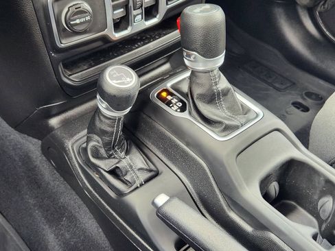 Used 2025 Jeep Wrangler Unlimited Sport AWD/4WD image 21