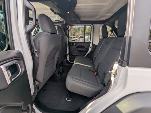 Used 2024 Jeep Wrangler Sport S image 11