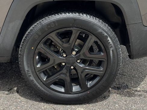Used 2018 Jeep Renegade Altitude w/ UConnect 8.4 Nav Group AWD/4WD image 11