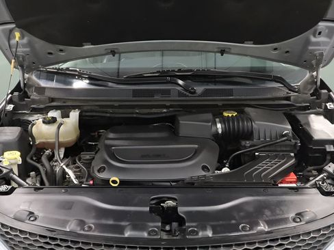 Used 2020 Chrysler Pacifica Limited FWD image 25