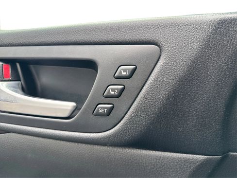 Used 2017 Toyota Highlander Limited w/ Carpet Mat Package image 26