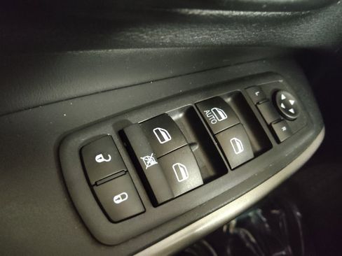 Used 2019 Jeep Cherokee Latitude w/ Popular Appearance Group FWD image 27