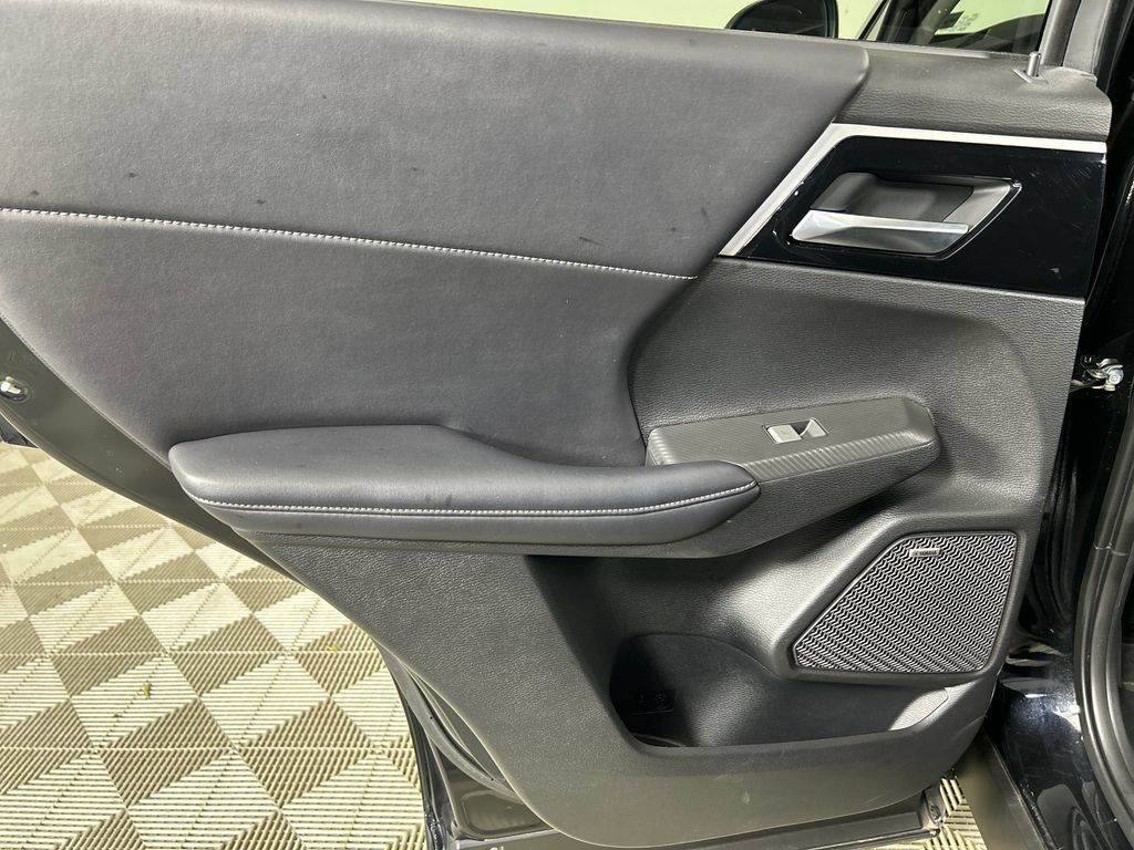 Used 2025 Mitsubishi Outlander SE AWD/4WD image 15