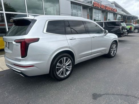 Used 2020 Cadillac XT6 Premium Luxury FWD image 3
