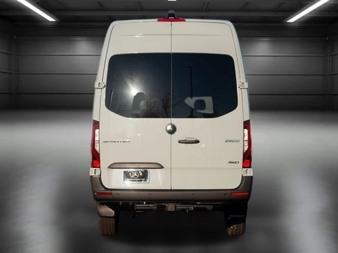 Used 2025 Mercedes-Benz Sprinter 2500 image 4