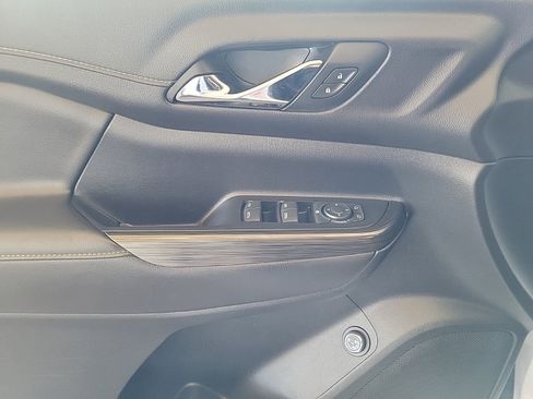 Used 2023 GMC Acadia SLT image 19