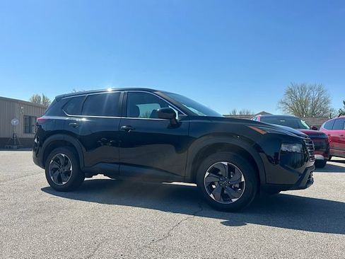Used 2025 Nissan Rogue SV FWD image 9
