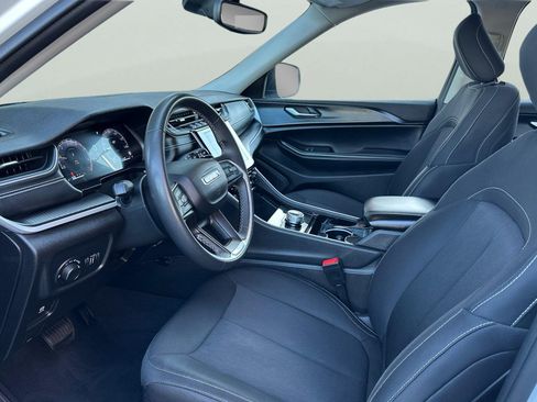 Used 2023 Jeep Grand Cherokee L Laredo image 14