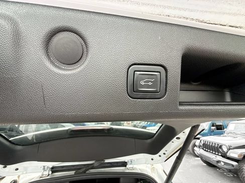 Used 2022 Chevrolet Equinox RS w/ RS Leather Package FWD image 29