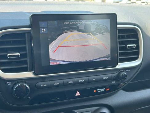 Used 2025 Hyundai Venue SEL FWD image 28