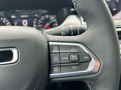 Used 2025 Jeep Compass Limited image 24