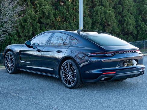 Used 2022 Porsche Panamera 4 w/ Premium Package AWD/4WD image 3