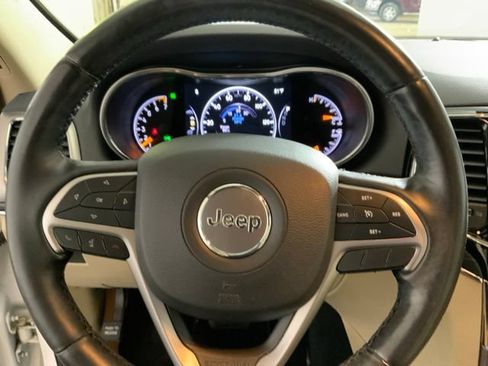 Used 2020 Jeep Grand Cherokee Limited AWD/4WD image 24
