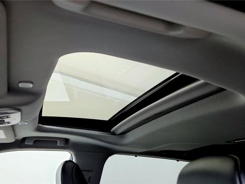 Used 2023 Toyota Highlander XLE image 17