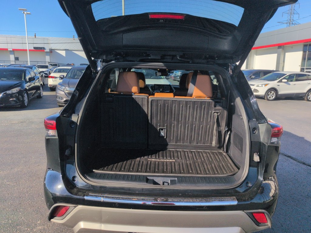 Used 2022 Toyota Highlander Platinum AWD/4WD image 23