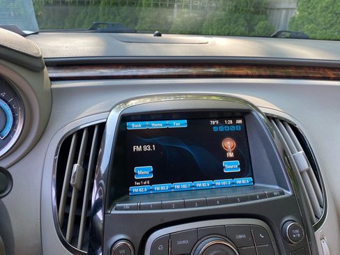 Used 2013 Buick LaCrosse Leather FWD image 13