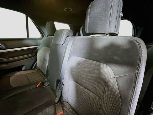 Used 2018 Ford Explorer XLT w/ Equipment Group 201A FWD image 23
