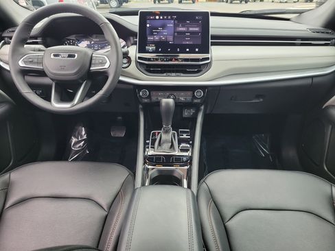 Used 2024 Jeep Compass Limited image 9