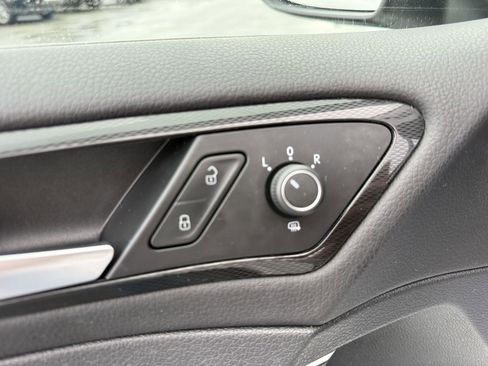 Used 2017 Volkswagen GTI Sport image 16