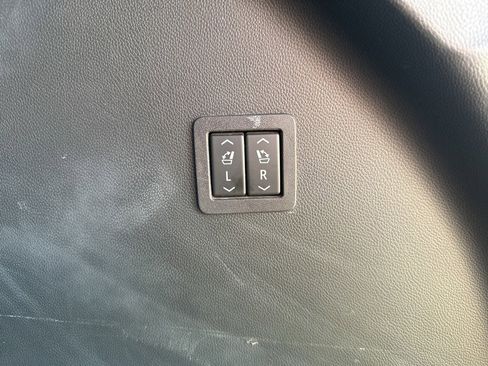 Used 2022 Buick Enclave Avenir w/ Avenir Technology Package image 38