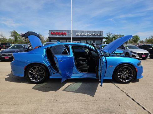 Used 2023 Dodge Charger Scat Pack w/ Navigation & Travel Group RWD image 11