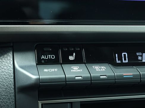 Used 2026 Toyota Camry XLE FWD image 3