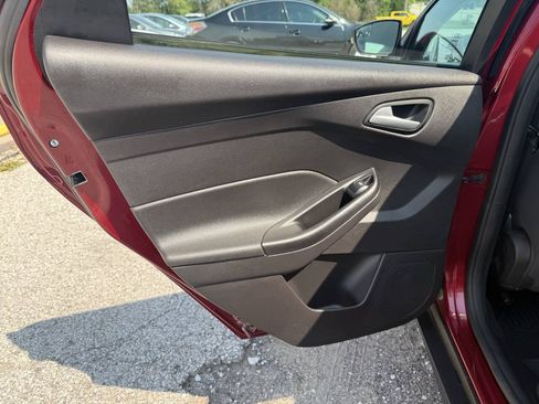 Used 2014 Ford Focus SE w/ SE Sport Package FWD image 18