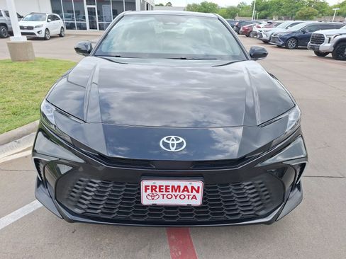 Used 2025 Toyota Camry SE image 9