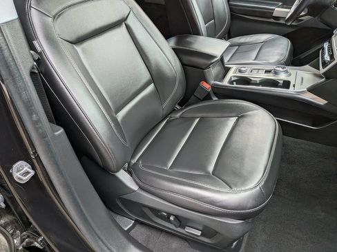 Used 2023 Ford Explorer XLT w/ Equipment Group 202A AWD/4WD image 27
