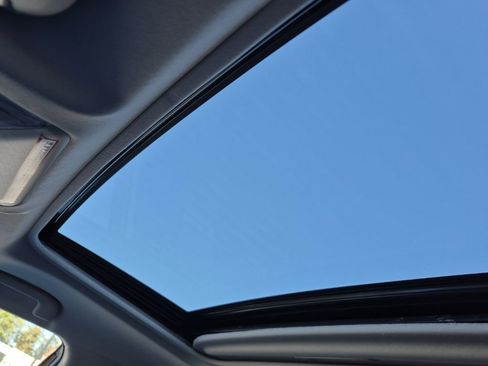 Used 2021 Toyota RAV4 XLE w/ Convenience Package image 32