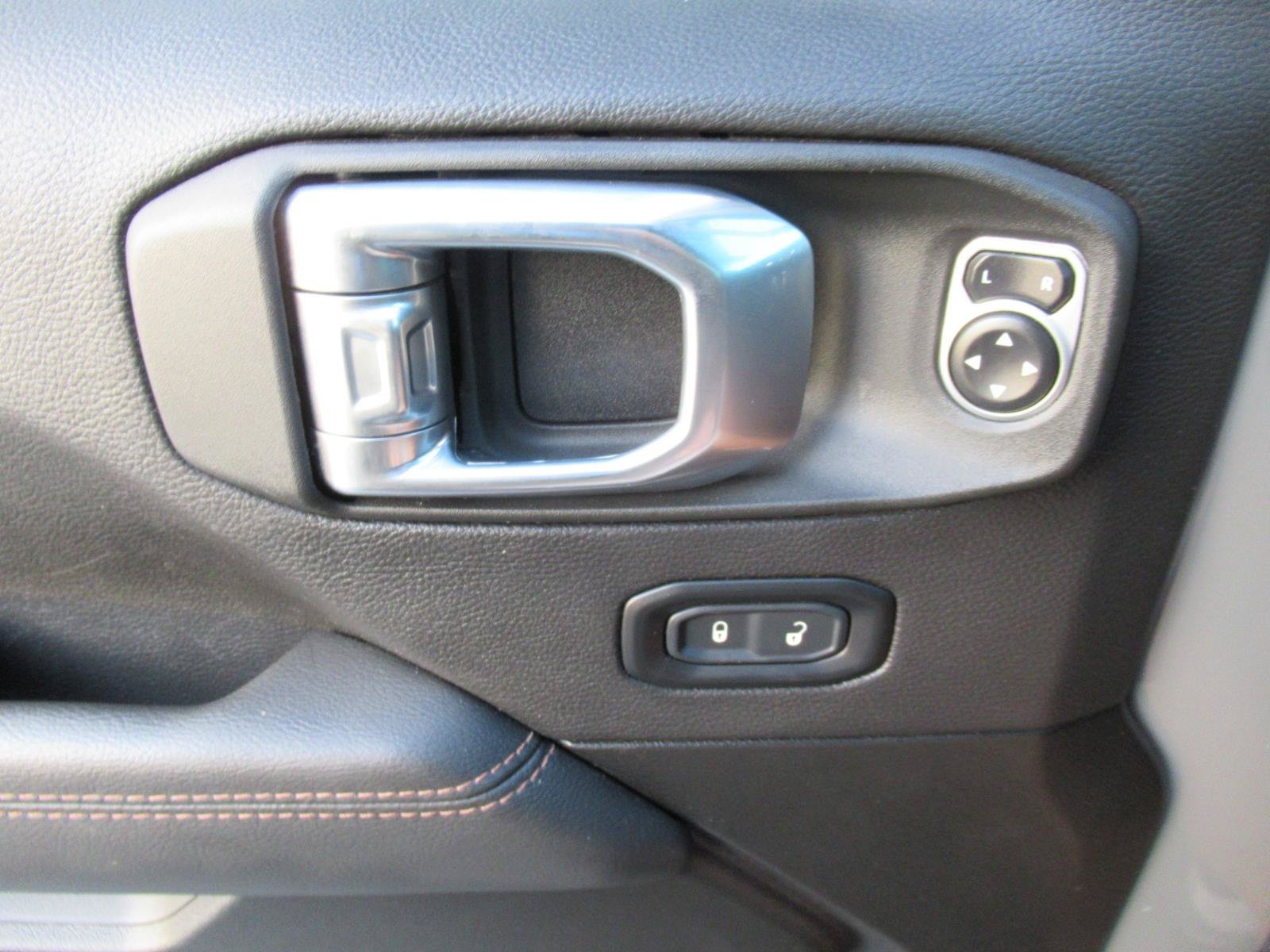 Used 2022 Jeep Wrangler Unlimited Rubicon w/ Dual Top Group AWD/4WD image 22