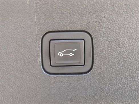 Used 2024 Buick Enclave Premium image 15