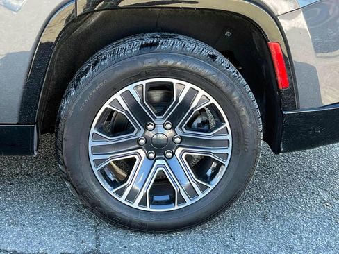 Certified 2024 Jeep Wagoneer Series II image 6